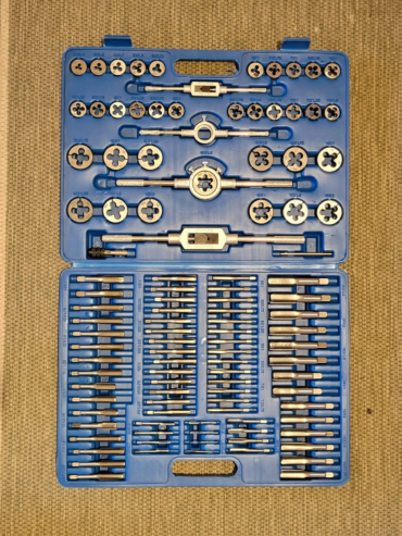 110 Pcs Tap & Die Set