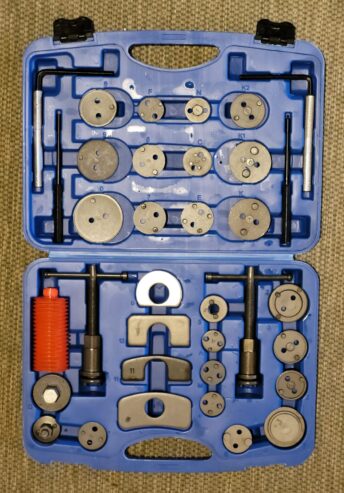 35Pc Disc Brake & Caliper Service Kit