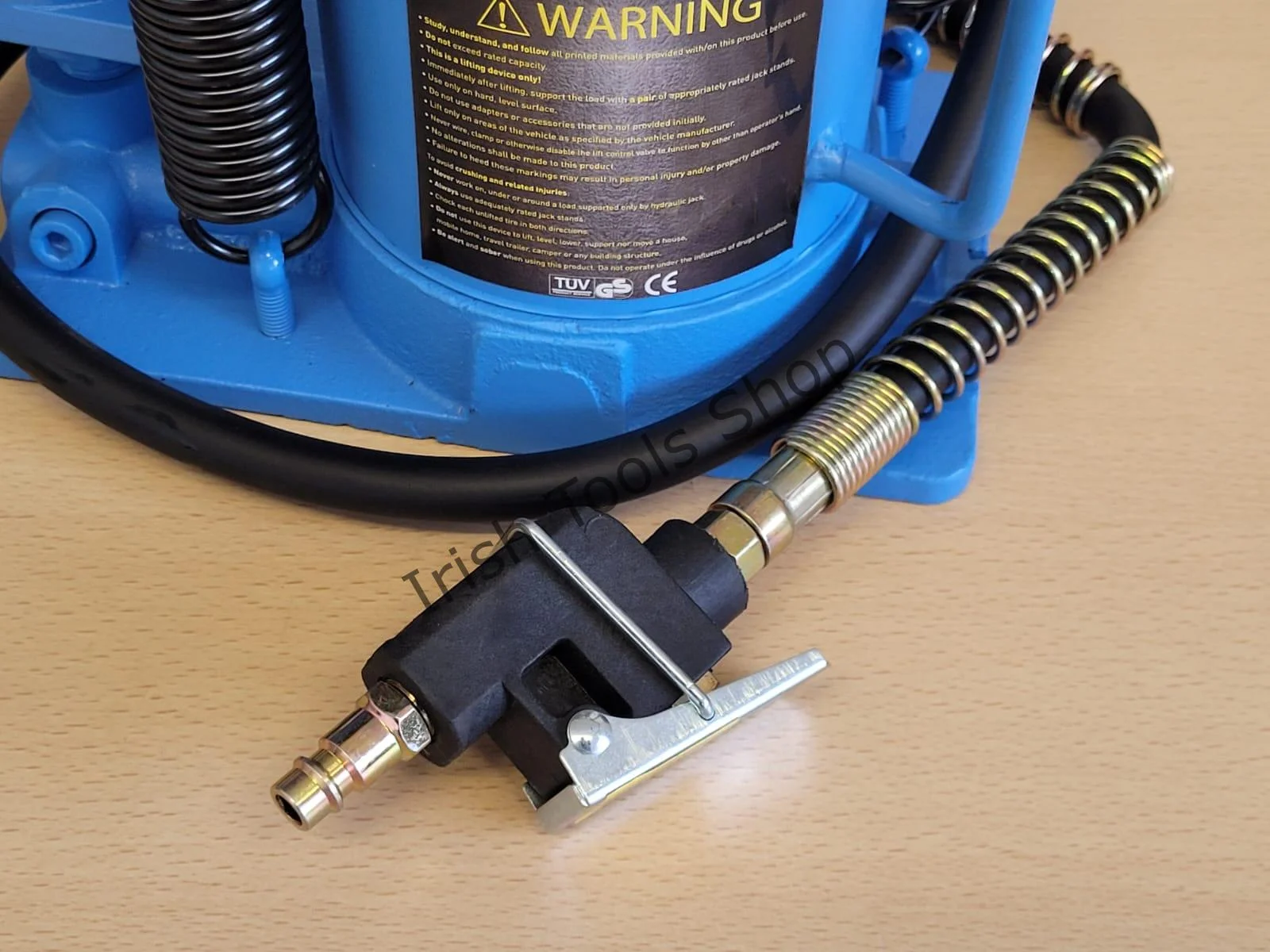 20 Ton Air / Hydraulic Bottle Jack With Wide Base