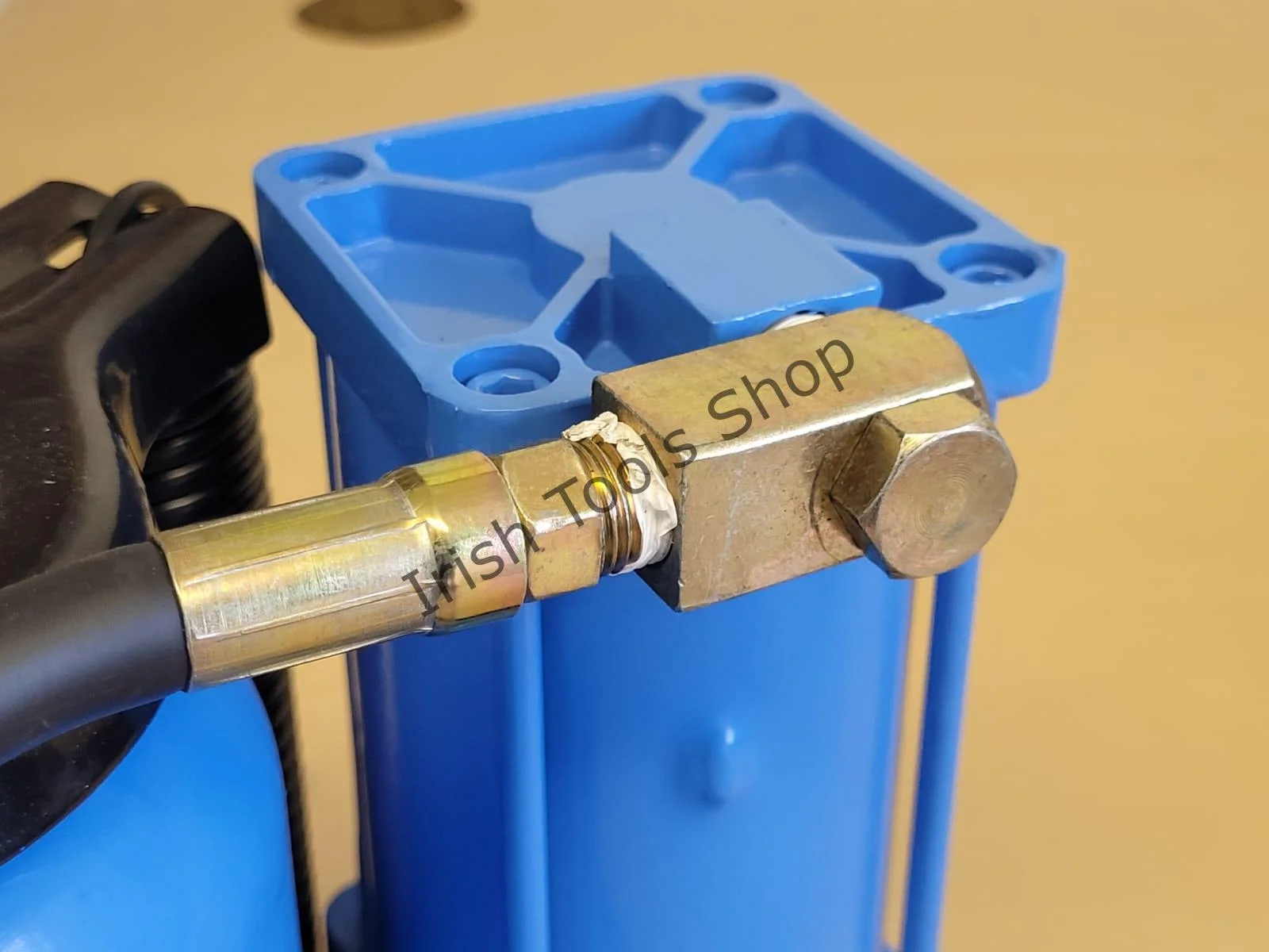 20 Ton Air / Hydraulic Bottle Jack With Wide Base