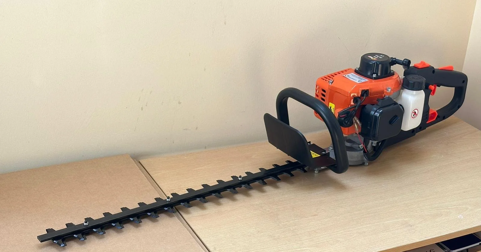 22.5CC Petrol Hedge Trimmer | 2 Foot Long Blade