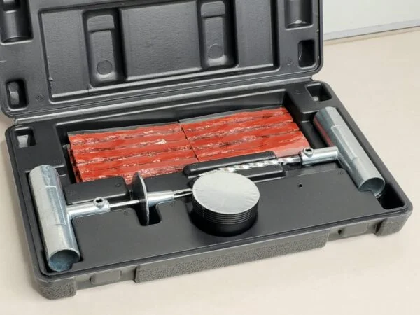 Deluxe Tyre Puncture Repair Kit / Tyre Plug Kit