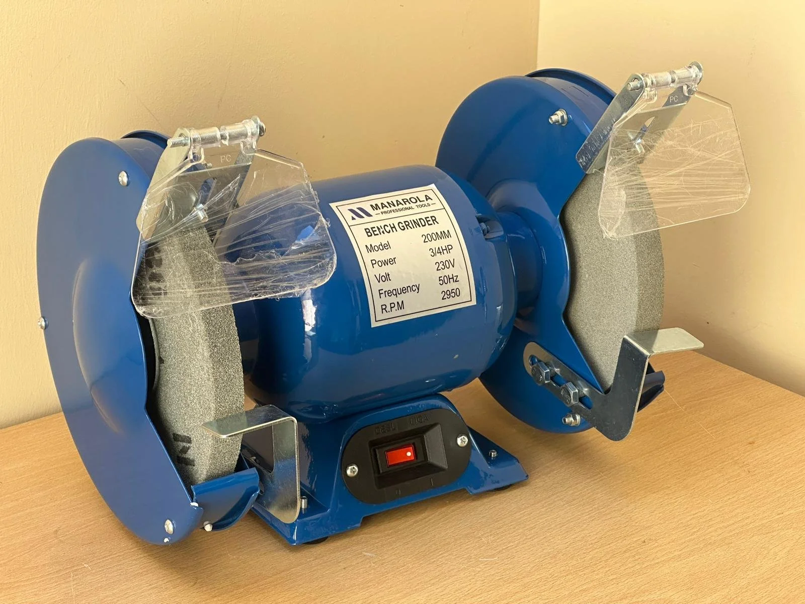 Easily Mountable 550 Watt 8″ Bench Grinder | 150mm Discs With Sight Guard