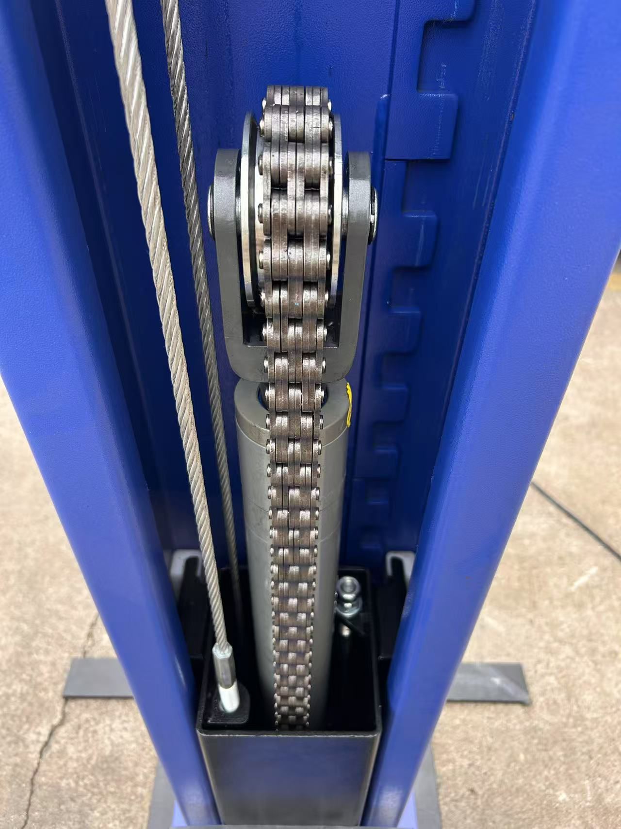 Manarola 4 Ton 2 Post Car Lift -Single Phase