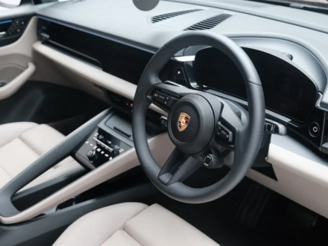 Porsche Macan 4 huge Spec