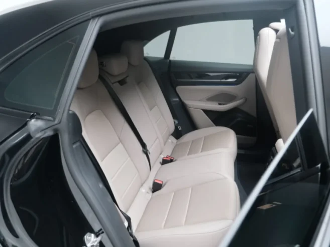 Porsche Macan 4 huge Spec
