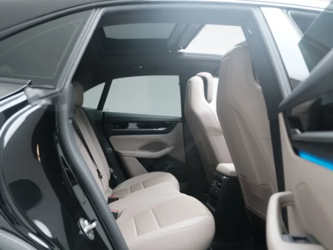 Porsche Macan 4 huge Spec