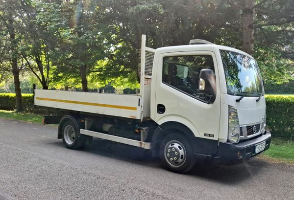 Nissan NV400 2017 Tipper DOE 5/26