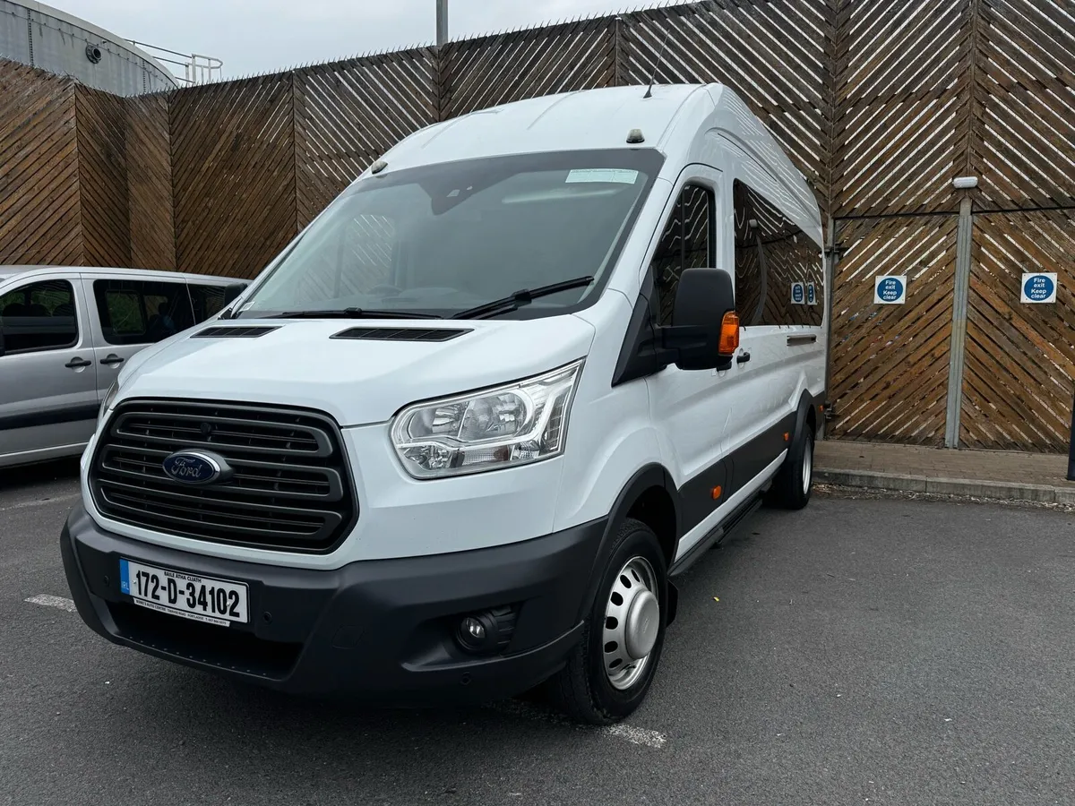 2017 (172)ford transit trend 17seater minibus.