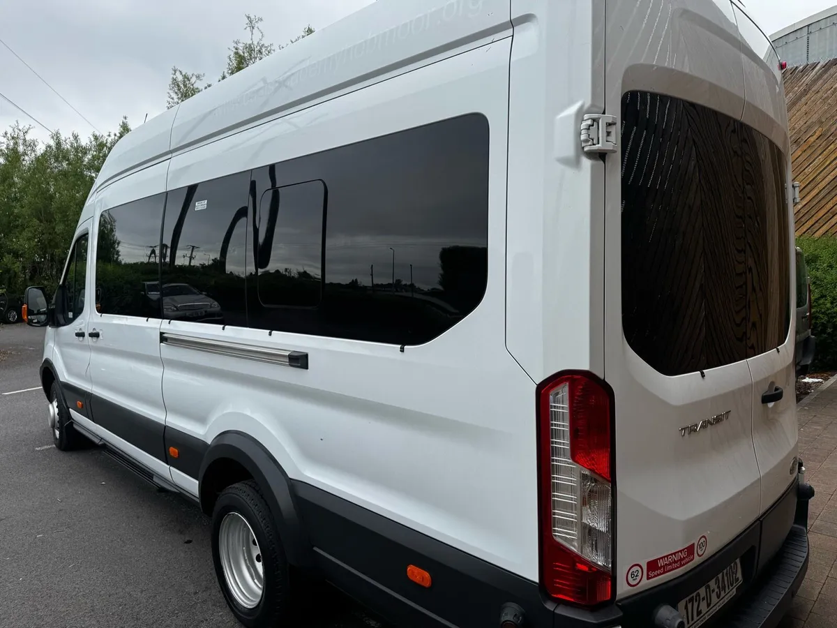 2017 (172)ford transit trend 17seater minibus.