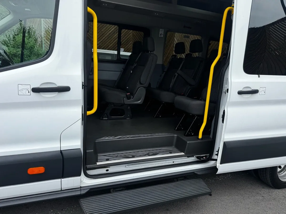 2017 (172)ford transit trend 17seater minibus.