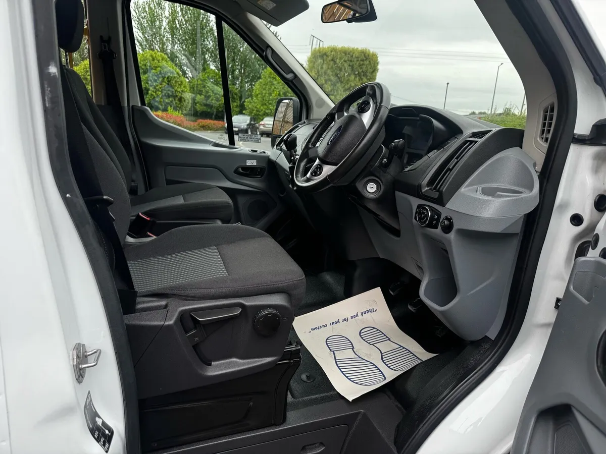 2017 (172)ford transit trend 17seater minibus.