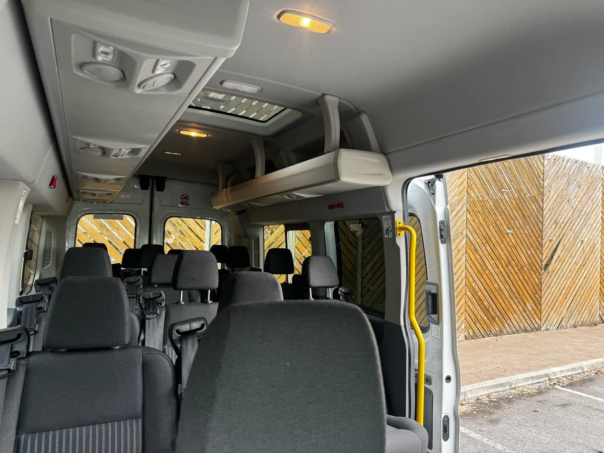 2017 (172)ford transit trend 17seater minibus.