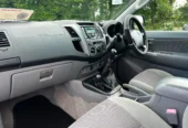 CLEAN TOYOTA HILUX RC 2.5 D4D SR5 DOUBLE CAB 2012