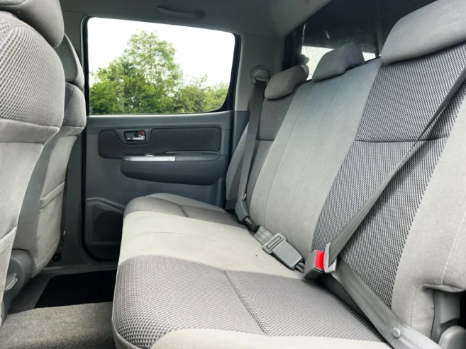 CLEAN TOYOTA HILUX RC 2.5 D4D SR5 DOUBLE CAB 2012