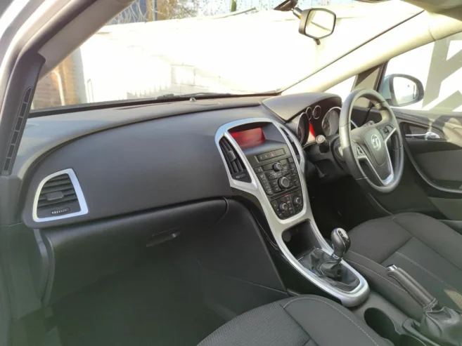 Opel/Vauxhall Astra 2015 1.4 SRI 140BHP