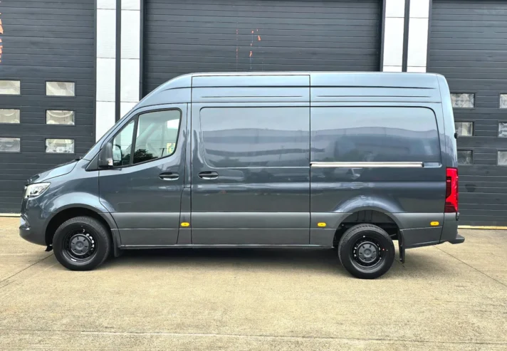Sprinter 30 Year Premium Edition 319/36 Select A/T