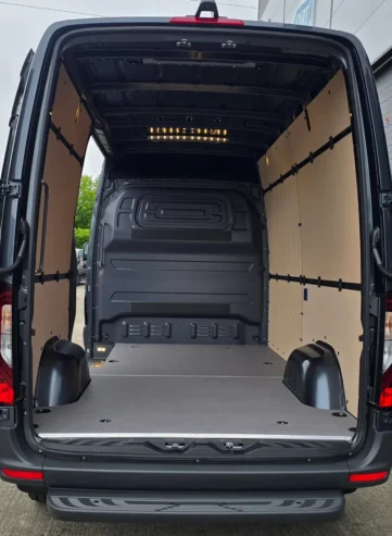 Sprinter 30 Year Premium Edition 319/36 Select A/T