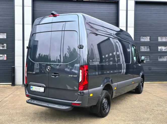 Sprinter 30 Year Premium Edition 319/36 Select A/T