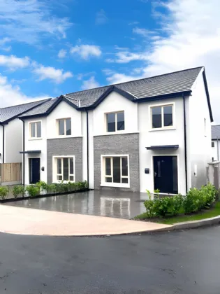 Four Bed Townhouse Vicars Glebe Coachford Co. Cork