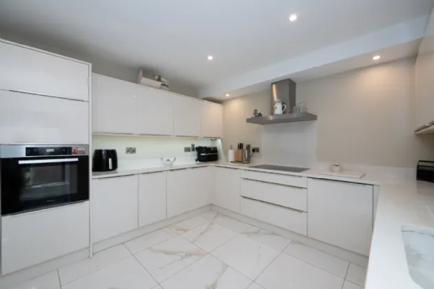 9 Richmond Elmvale Wilton Cork T12K4VX