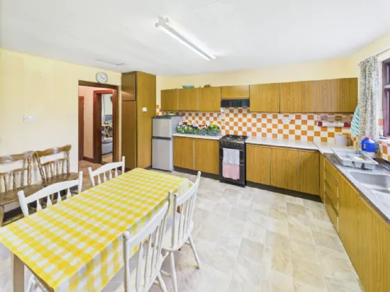 111 St. Josephs Park Nenagh Co. Tipperary E45 KT66