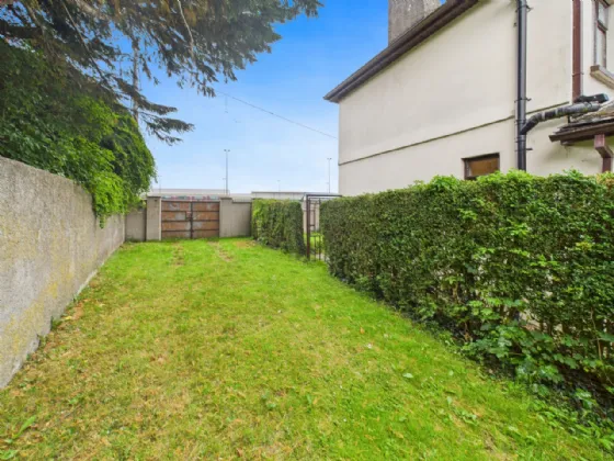 111 St. Josephs Park Nenagh Co. Tipperary E45 KT66