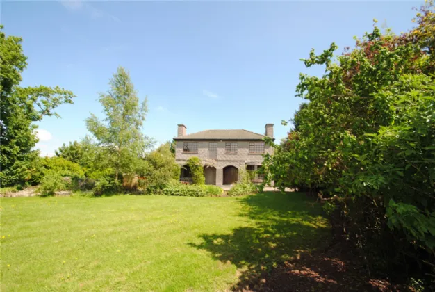 Laburnum House Air Hill Roscrea Co Tipperary E53 WC94